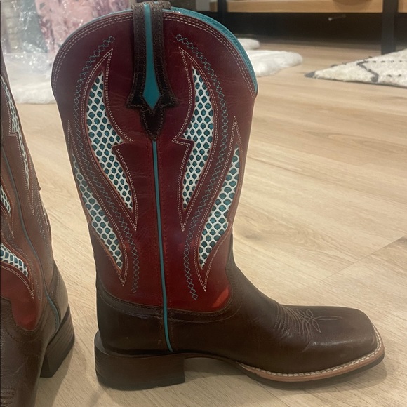 Women’s Ariat brown leather square toe boot. Size 6 1/2. - Picture 3 of 5